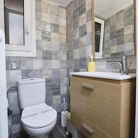 Unique Spacious In An Building *